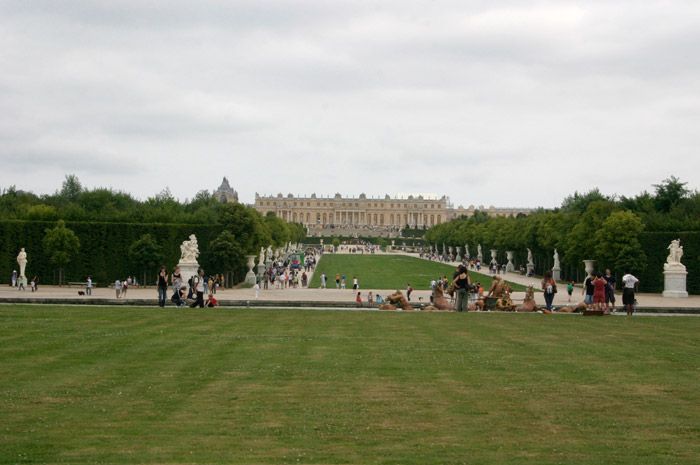 Вид на дворец из версальского сада