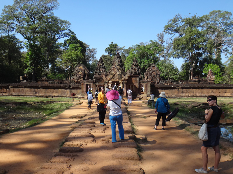 туристы в камбодже