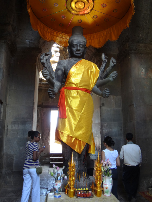 статуя шивы ангкор ват