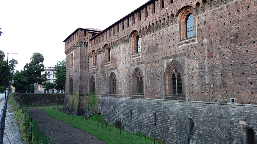 стены замка Милан Италия