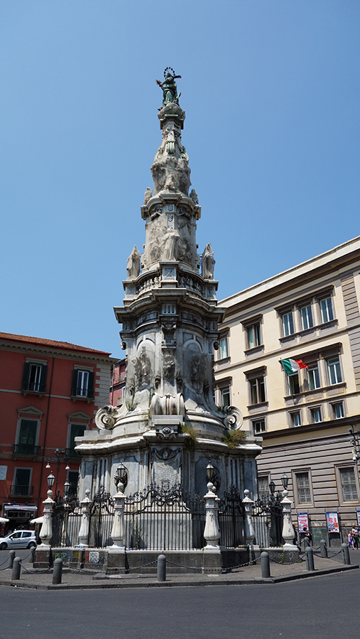 памятники в Неаполе
