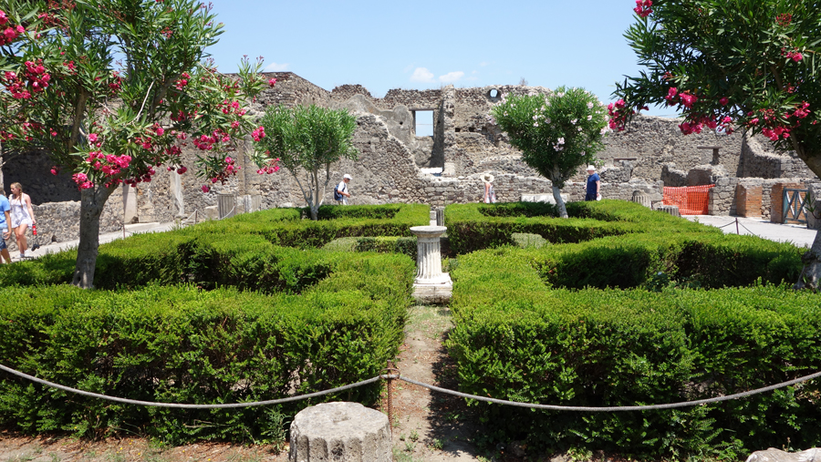 сад в доме Фавна в Помпеях