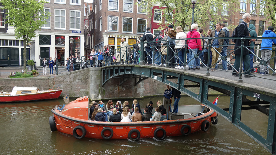 мост через канал Амстердам