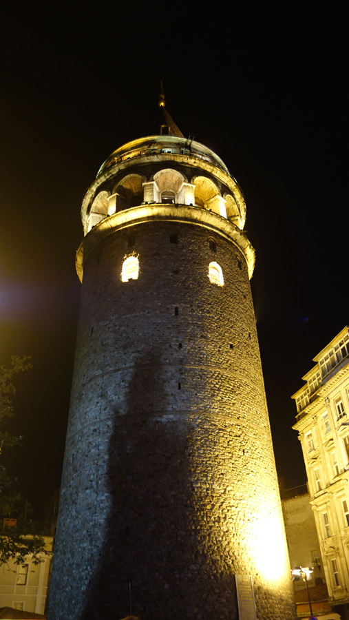 Галатская башня ночью