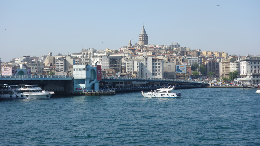 поездка на корабле в Стамбуле