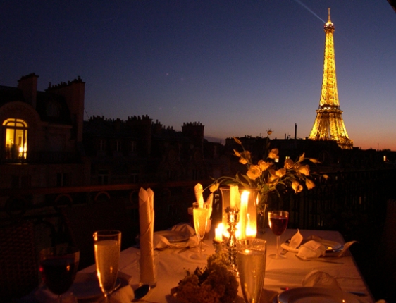 романтический ужин в париже