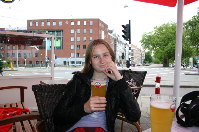 Пью пиво в Амстердаме