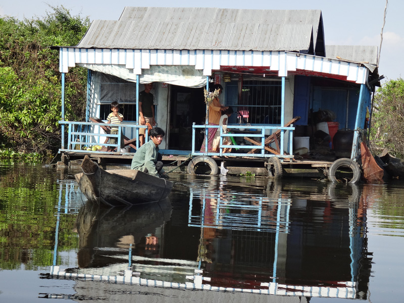 floating village cambodia