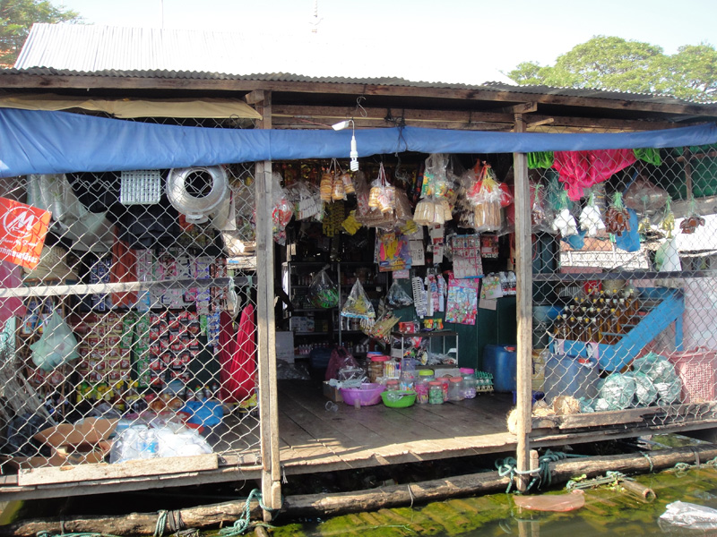 floating market cambodia