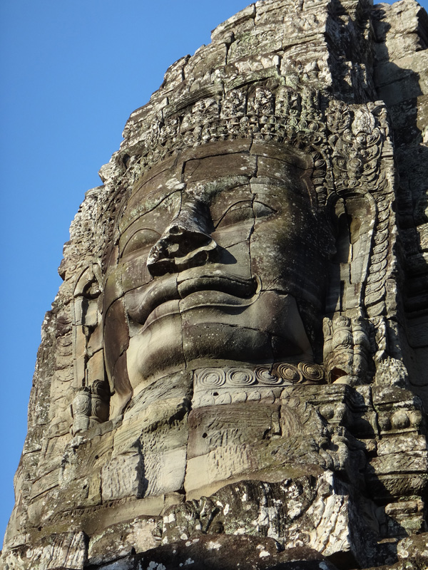 buddha face cambodia pyramid