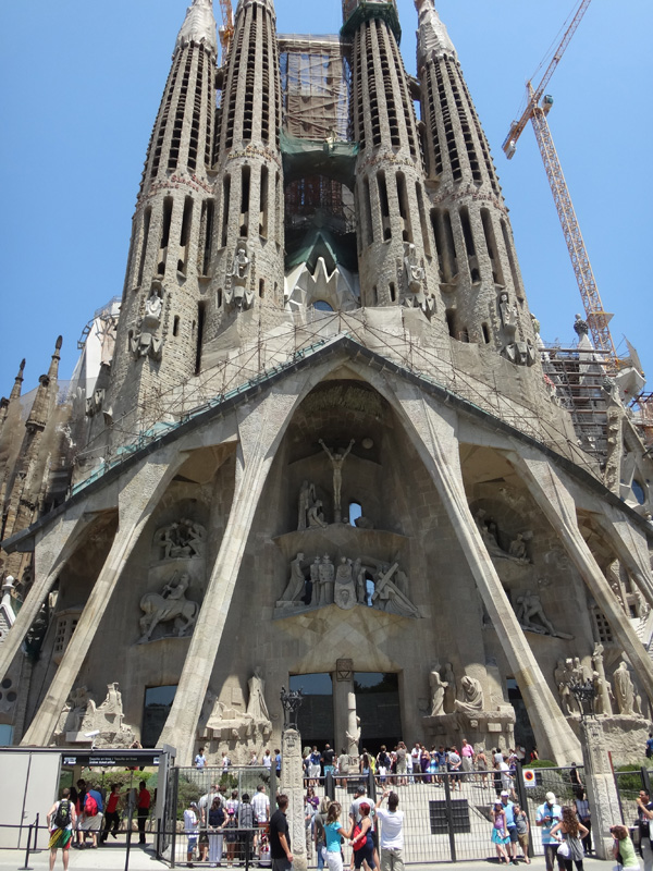 вход в sagrada familia