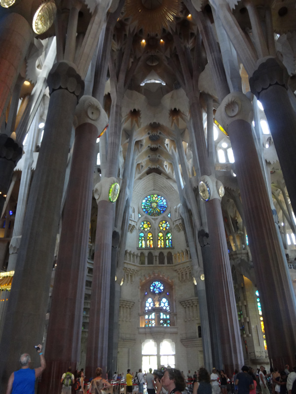 sagrada familia внутри