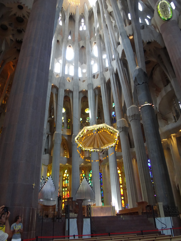 алтарь sagrada familia