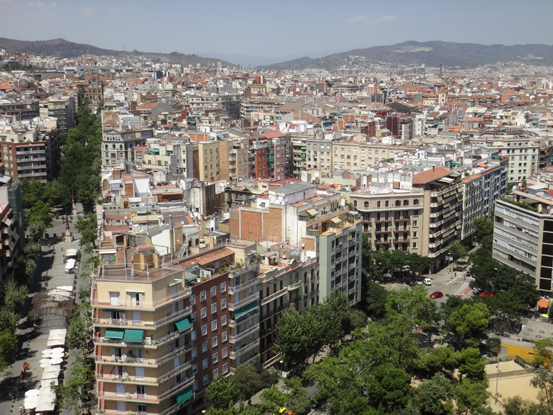 вид на Барселону с башни sagrada familia