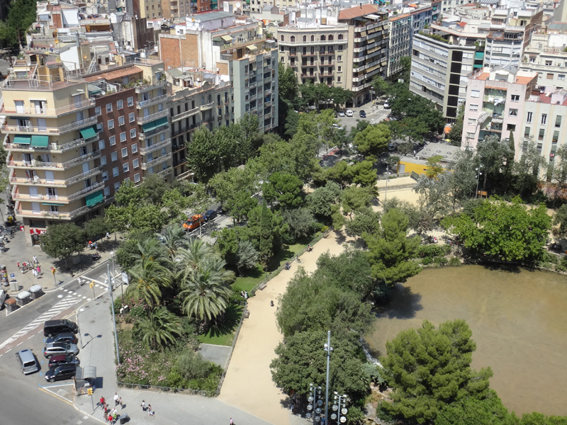 пруд возле Sagrada familia