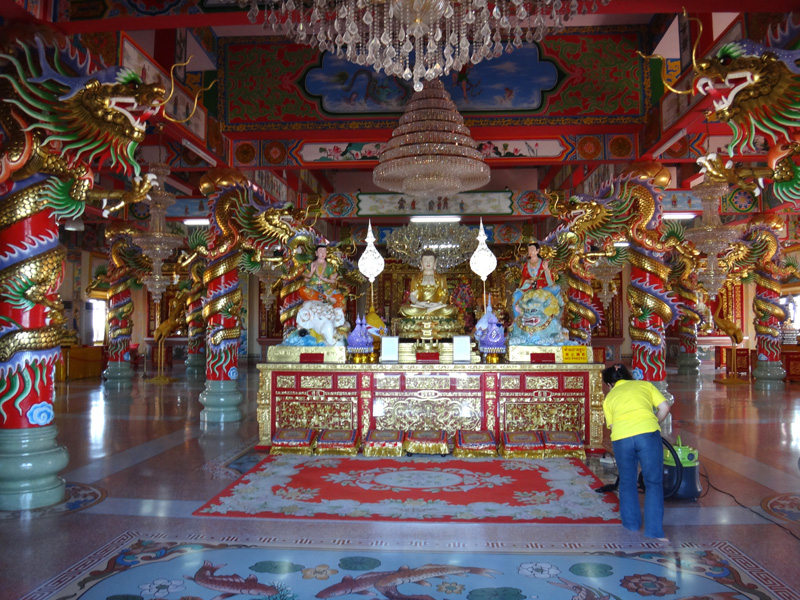 внутри китайского храма
