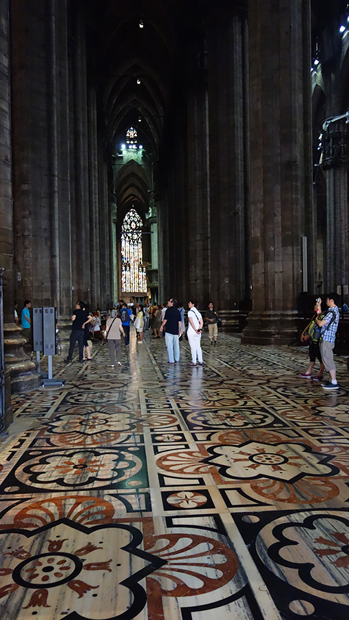 Внутри Миланского собора