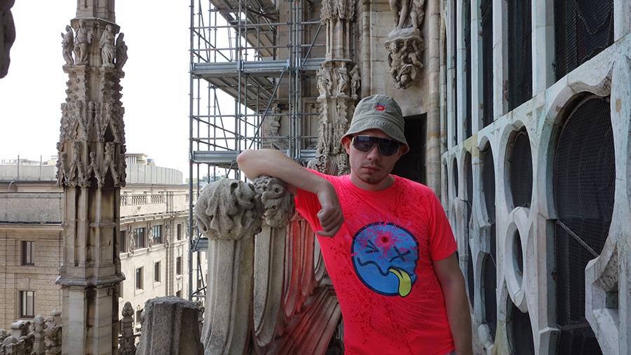 поднимаясь на крышу Миланского собора
