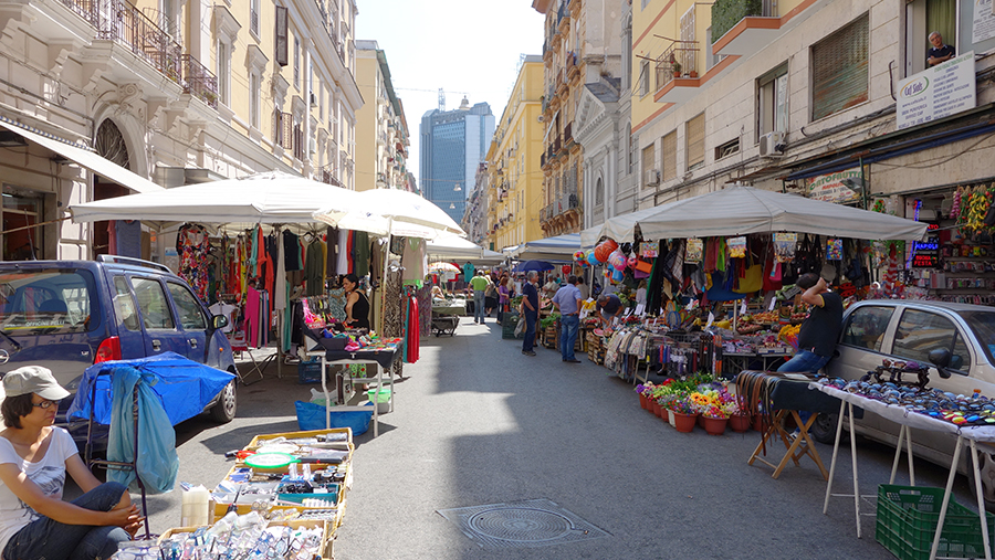 уличные рынки в Неаполе