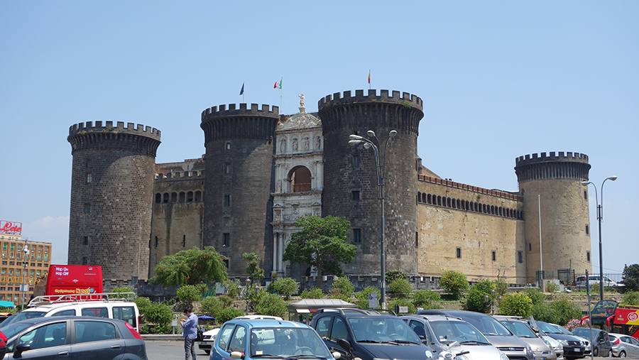 Castel Nuovo Napoli