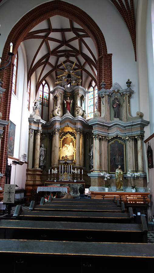 внутри костела святой Анны Вильнюс