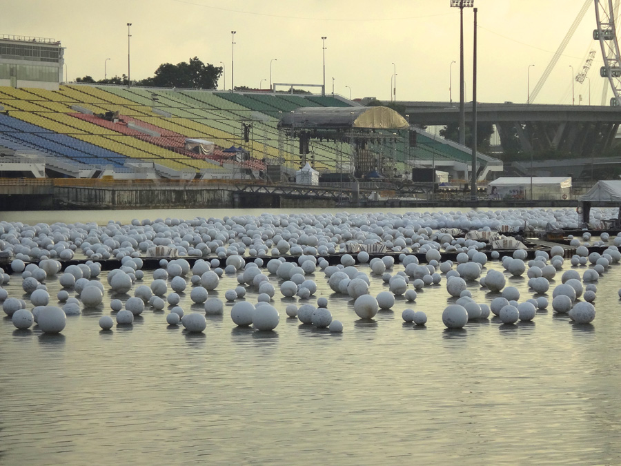 шарики на воде сингапур