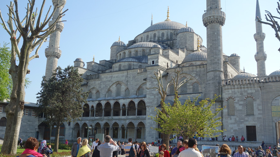 действующая мечеть Султанахмет в Стамбуле