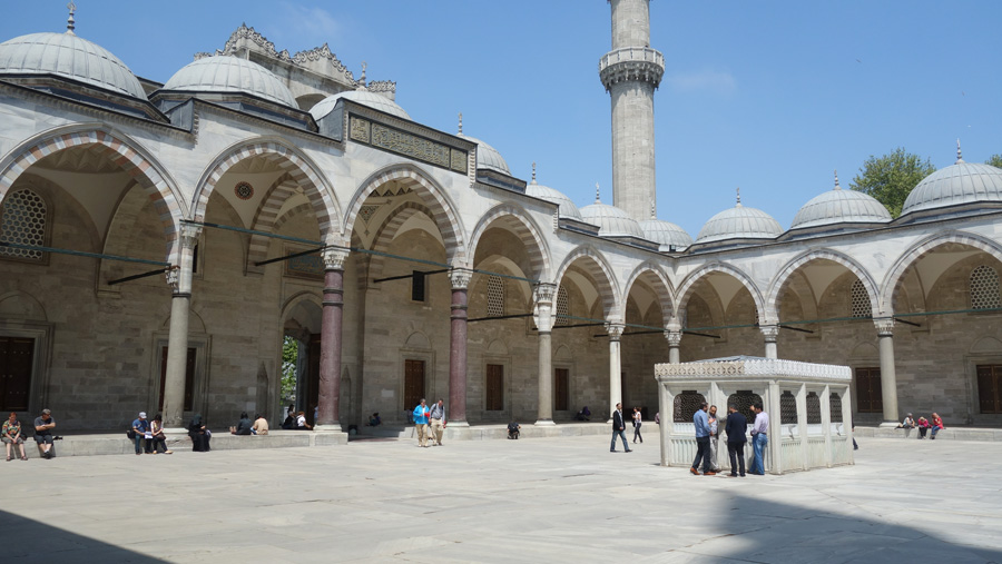 Внутренний двор мечети Сулеймание