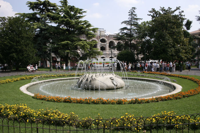 фонтан на площади бра